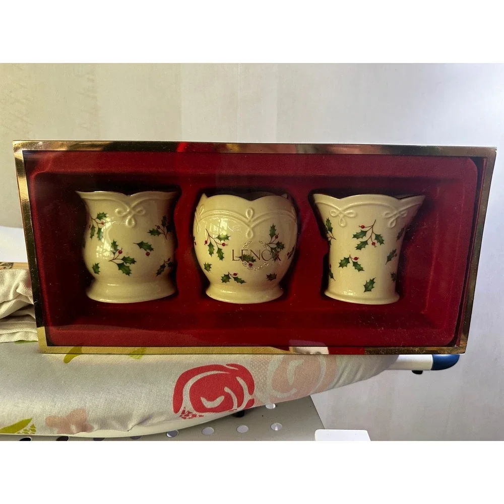 Lenox Holiday Bud Vases Set of 3 Christmas Holly Berries Floral‎ Decor